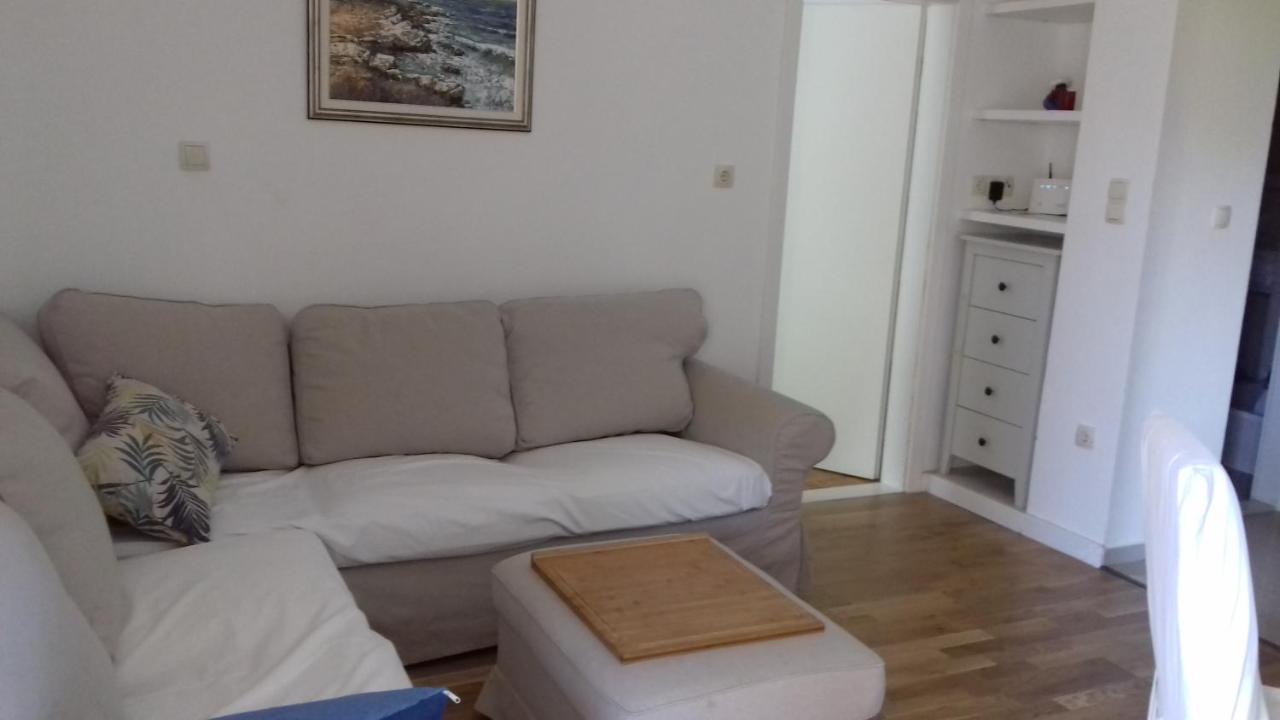 Apartment Mime Blata *